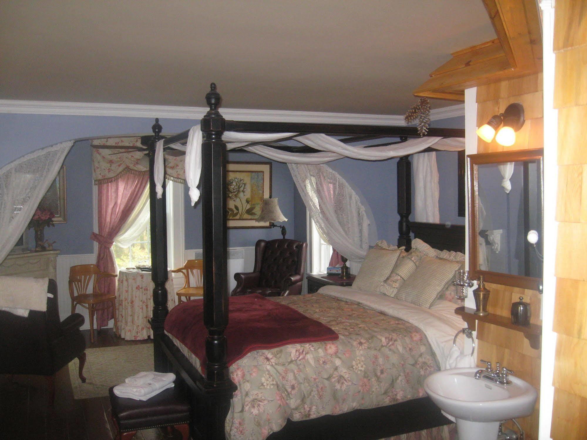 Domaine Les Boises Lee Farm S.A Bed & Breakfast Stanstead Exterior photo