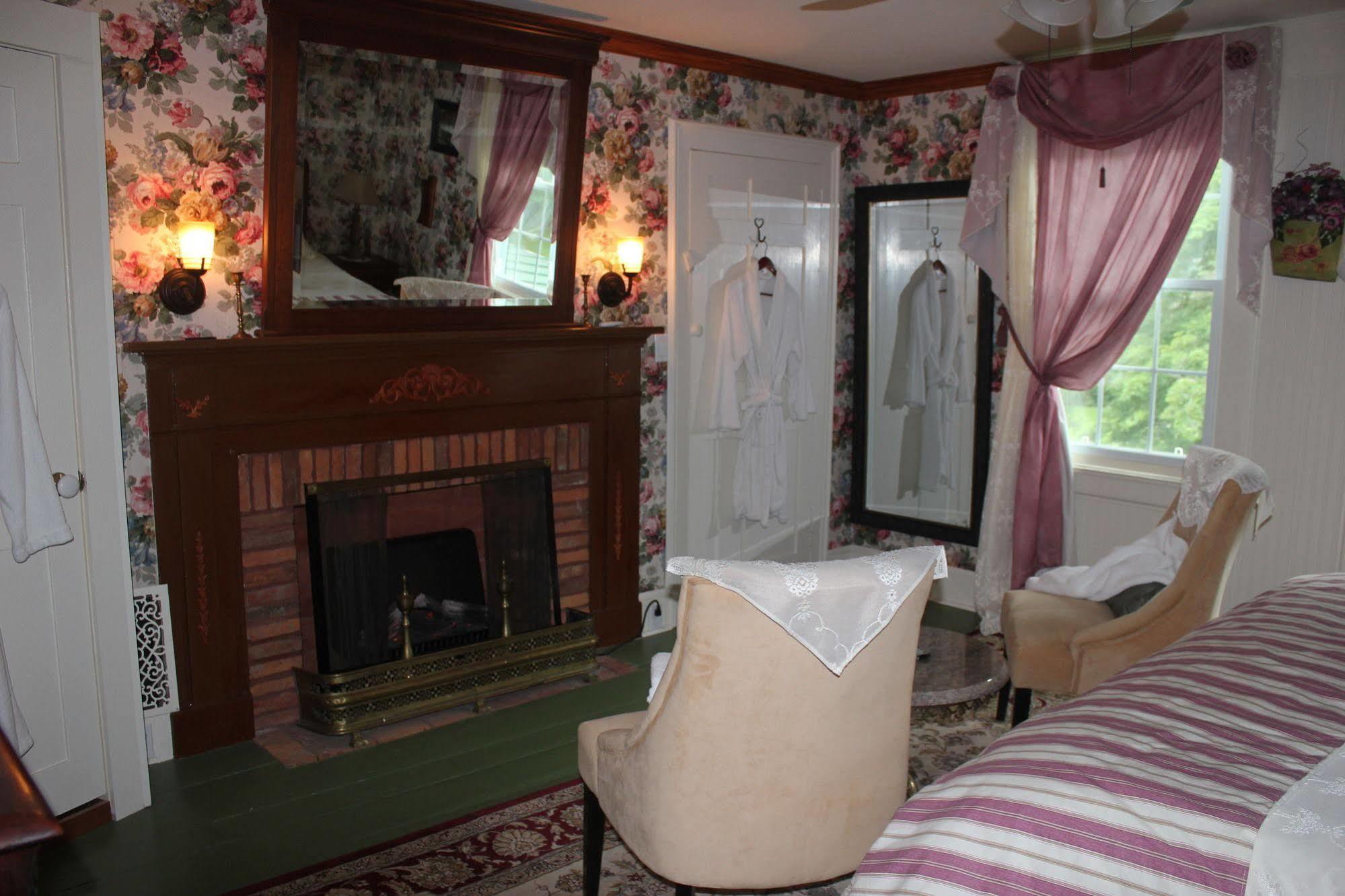 Domaine Les Boises Lee Farm S.A Bed & Breakfast Stanstead Exterior photo