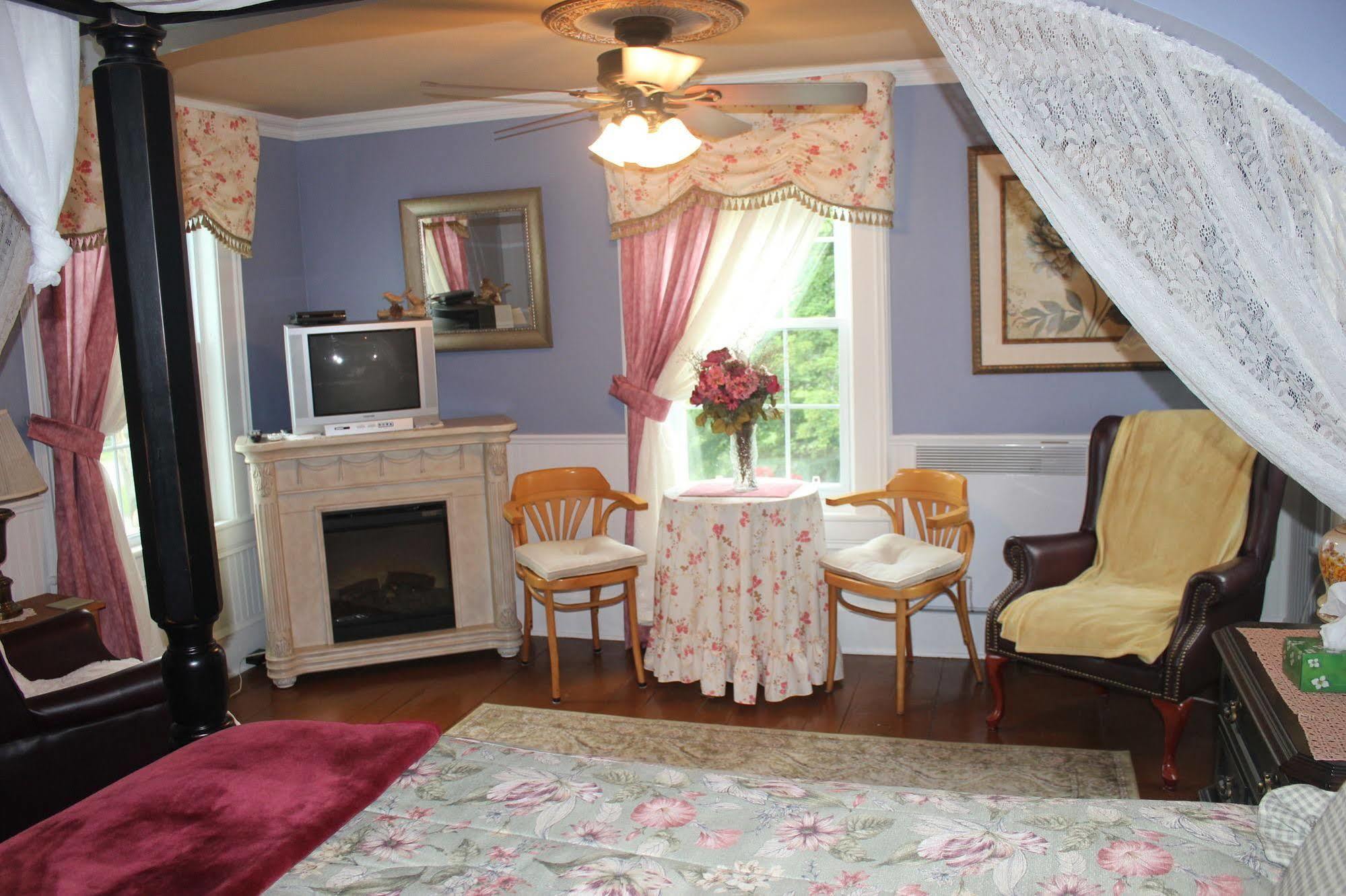 Domaine Les Boises Lee Farm S.A Bed & Breakfast Stanstead Exterior photo